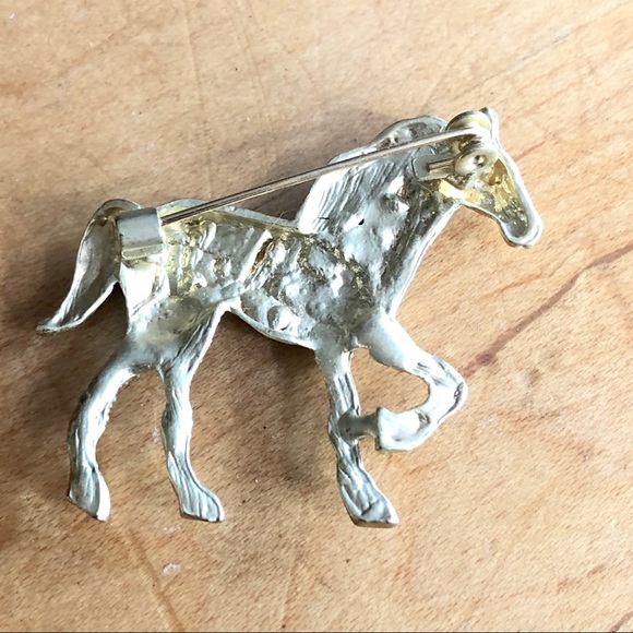 Gorgeous gold tone horse pin brooch w/rhinestones - Picture 4 of 6